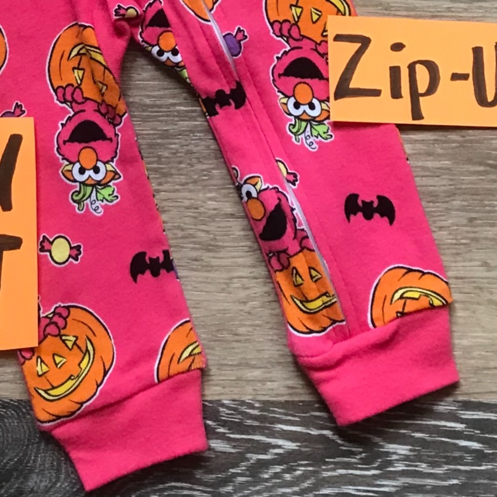 🎃NWT Elmo Girls 12 Month Halloween Zip Up PJ’s - Picture 3 of 3